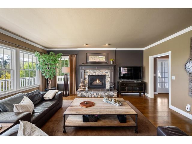 16438 77 Avenue, House detached with 6 bedrooms, 5 bathrooms and 14 parking in Surrey BC | Image 4