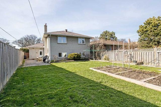 5 Robinglade Dr, House detached with 3 bedrooms, 2 bathrooms and 5 parking in Toronto ON | Image 21