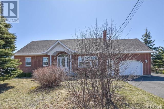 584 Saulnier Ouest Street, House detached with 4 bedrooms, 2 bathrooms and null parking in Tracadie NB | Image 2
