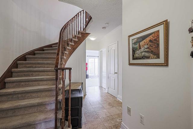 102 Leah Cres, Townhouse with 3 bedrooms, 4 bathrooms and 4 parking in Vaughan ON | Image 23