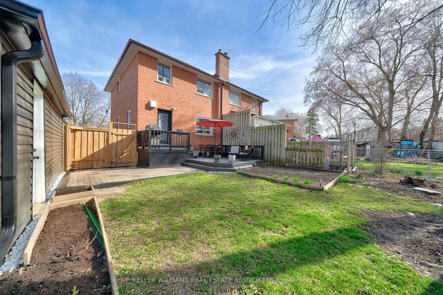 1247 Bray Crt, House semidetached with 3 bedrooms, 2 bathrooms and 8 parking in Mississauga ON | Image 28