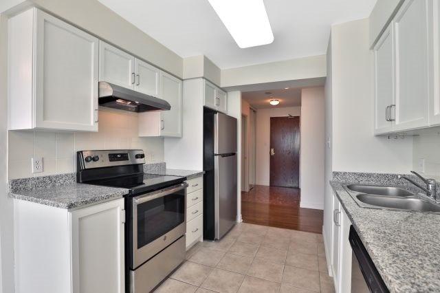1003 - 156 Enfield Pl, Condo with 2 bedrooms, 2 bathrooms and 1 parking in Mississauga ON | Image 8