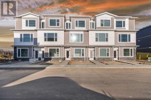 225 Saddlepeace Crescent Ne, House attached with 4 bedrooms, 3 bathrooms and 1 parking in Calgary AB | Card Image