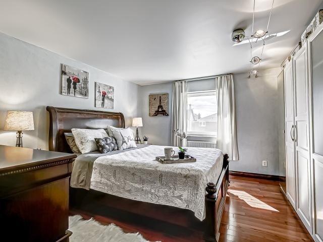 309 Gilbert Ave, House semidetached with 2 bedrooms, 3 bathrooms and 4 parking in Toronto ON | Image 3