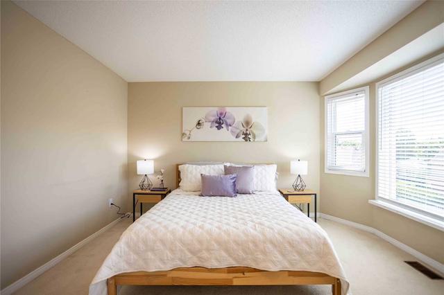 122 Brandy Lane Way, Townhouse with 2 bedrooms, 2 bathrooms and 2 parking in Newmarket ON | Image 4