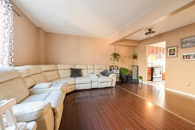 c - 24 Bond St, Townhouse with 3 bedrooms, 2 bathrooms and 1 parking in Brantford ON | Image 7