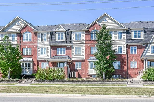 3 - 581 Dundas St W, Townhouse with 2 bedrooms, 2 bathrooms and 2 parking in Mississauga ON | Image 1
