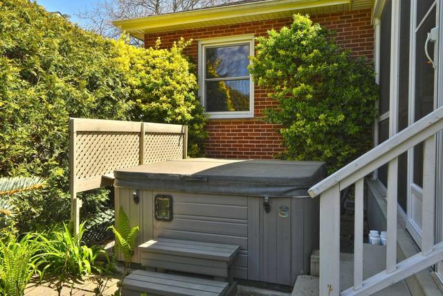 27 Park Ave E, House detached with 2 bedrooms, 2 bathrooms and 3 parking in Burlington ON | Image 22
