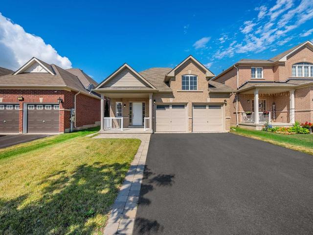 8 Versailles Cres, House detached with 2 bedrooms, 3 bathrooms and 4 parking in Barrie ON | Image 1