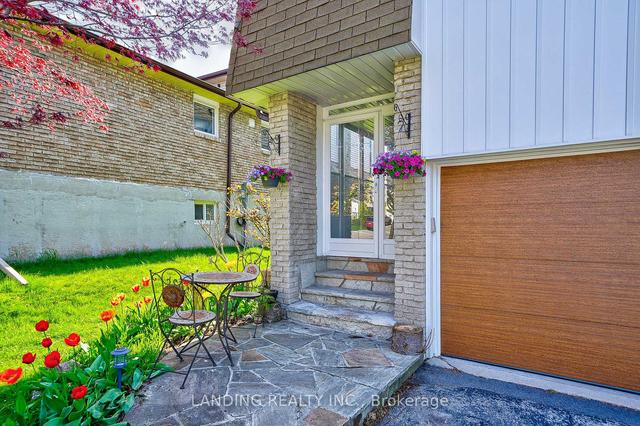 52 Yatesbury Rd, House semidetached with 4 bedrooms, 4 bathrooms and 6 parking in Toronto ON | Image 23