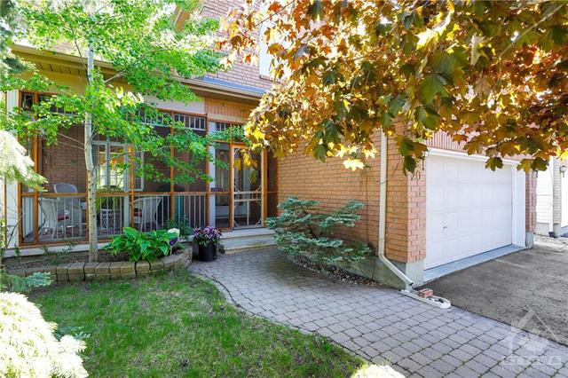 20 Bon Echo Crescent, House detached with 5 bedrooms, 4 bathrooms and 6 parking in Ottawa ON | Image 2