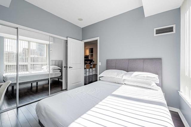 1516 - 35 Hayden St, Condo with 1 bedrooms, 1 bathrooms and 0 parking in Toronto ON | Image 5