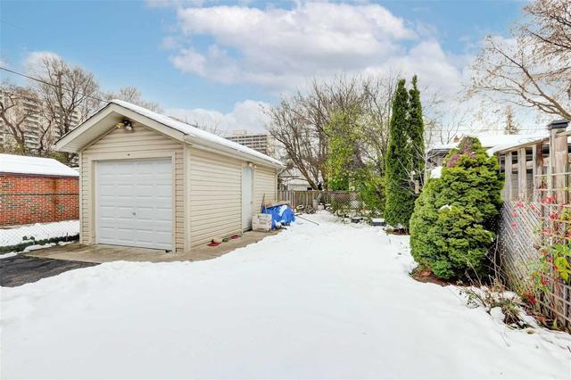 425 Ridelle Ave, House detached with 2 bedrooms, 2 bathrooms and 3 parking in Toronto ON | Image 6