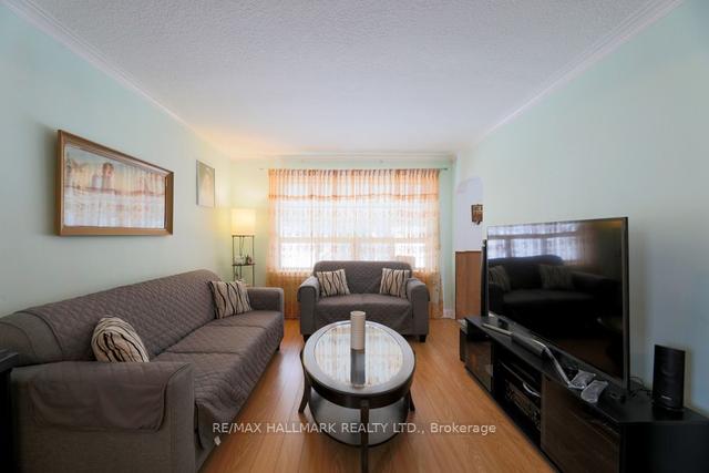 63 Midland Ave, House detached with 3 bedrooms, 2 bathrooms and 4 parking in Toronto ON | Image 14
