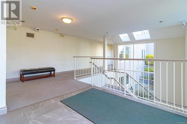 207c - 4678 Elk Lake Dr, Condo with 2 bedrooms, 2 bathrooms and 1 parking in Saanich BC | Image 4