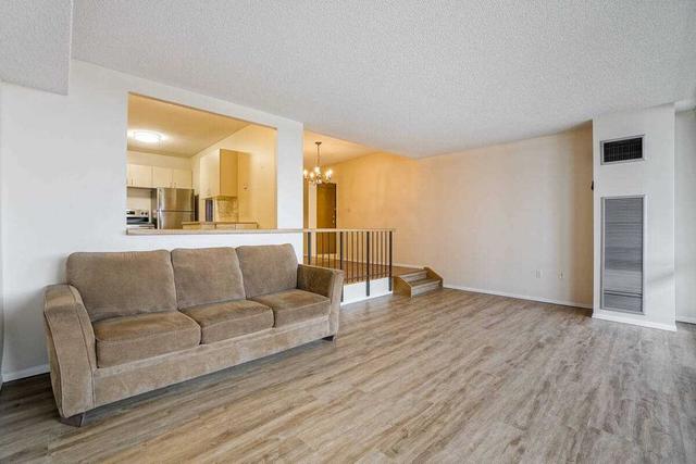 1509 - 260 Scarlett Rd, Condo with 2 bedrooms, 1 bathrooms and 1 parking in Toronto ON | Image 12