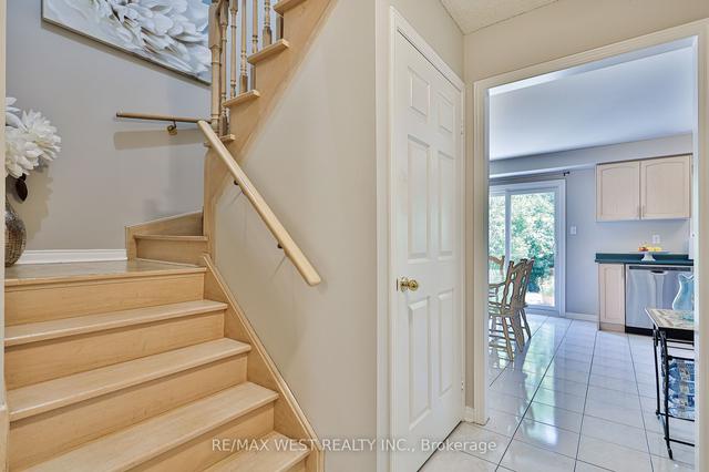 15 Louana Cres, Townhouse with 3 bedrooms, 3 bathrooms and 3 parking in Vaughan ON | Image 37