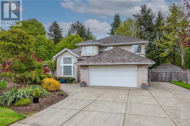 490 Country Aire Dr, House detached with 5 bedrooms, 4 bathrooms and 2 parking in Campbell River BC | Card Image
