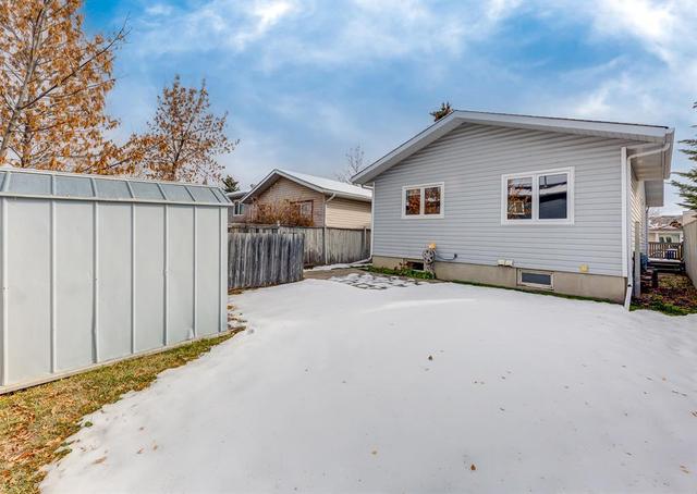 16 Sunvale Crescent Se, House detached with 3 bedrooms, 2 bathrooms and 1 parking in Calgary AB | Image 34