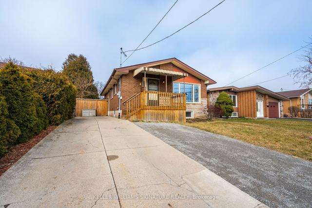 18 Greeningdon Dr, House detached with 3 bedrooms, 2 bathrooms and 4 parking in Hamilton ON | Image 1