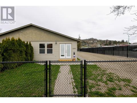 1090 Coronation Avenue, House detached with 2 bedrooms, 1 bathrooms and 8 parking in Kelowna BC | Card Image