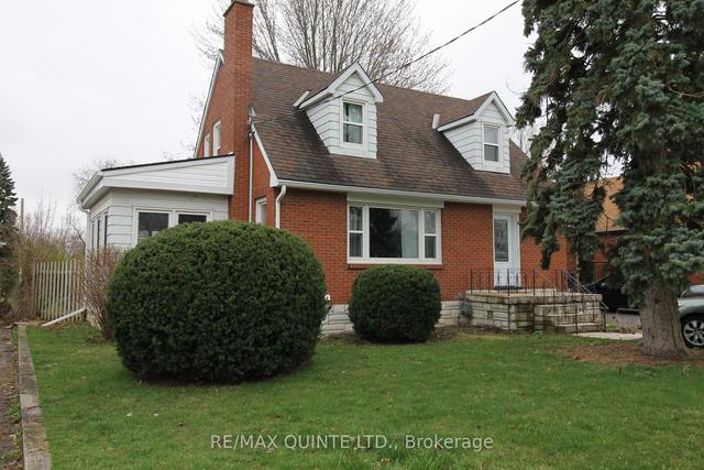 503 Bridge St E, House detached with 3 bedrooms, 2 bathrooms and 4 parking in Belleville ON | Image 1