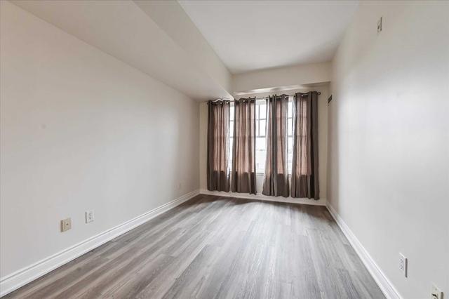 318 - 10211 Keele St, Condo with 2 bedrooms, 2 bathrooms and 1 parking in Vaughan ON | Image 3