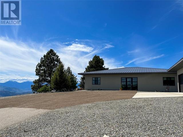 430 Sasquatch Trail, House detached with 3 bedrooms, 2 bathrooms and 6 parking in Okanagan Similkameen A BC | Image 5