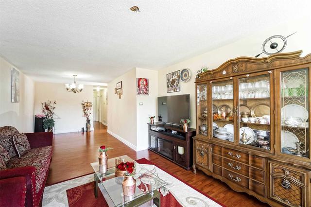 3084 Mallbridge Cres, House semidetached with 3 bedrooms, 3 bathrooms and 4 parking in Mississauga ON | Image 4