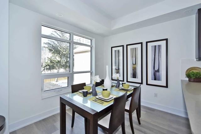 2 - 52 Holmes Ave, Townhouse with 2 bedrooms, 2 bathrooms and 2 parking in Toronto ON | Image 2