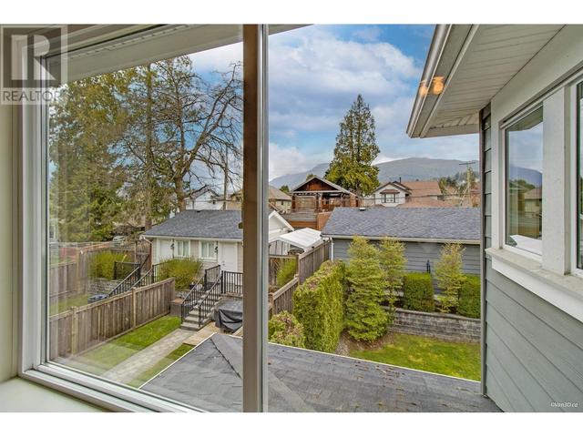 1819 St. Andrews Avenue, House detached with 5 bedrooms, 4 bathrooms and 2 parking in North Vancouver BC | Image 15