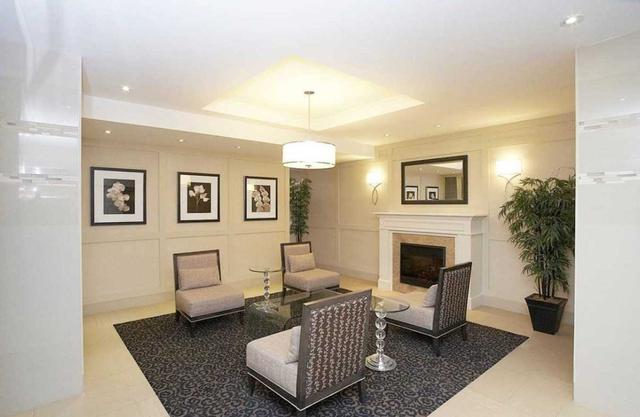 404 - 240 Scarlett Rd, Condo with 3 bedrooms, 2 bathrooms and 1 parking in Toronto ON | Image 8