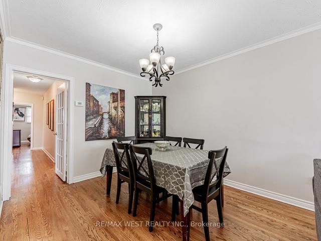 40 Wintergreen Rd, House semidetached with 4 bedrooms, 3 bathrooms and 4 parking in Toronto ON | Image 35