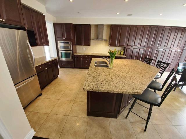 28 Chaiwood Crt, House detached with 4 bedrooms, 4 bathrooms and 6 parking in Vaughan ON | Image 3