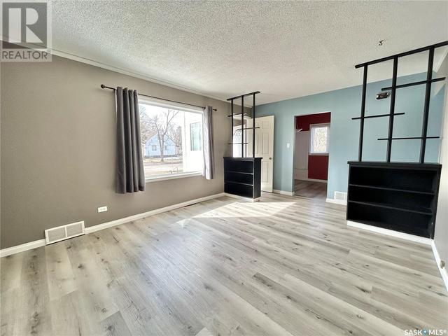 43 King Street W, House detached with 3 bedrooms, 1 bathrooms and null parking in Yorkton SK | Image 4