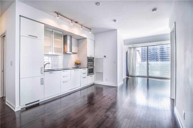 1604 - 12 York St, Condo with 3 bedrooms, 2 bathrooms and 1 parking in Toronto ON | Image 8