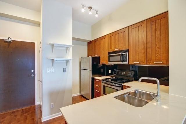 703 - 3391 Bloor St W, Condo with 1 bedrooms, 1 bathrooms and 1 parking in Toronto ON | Image 2
