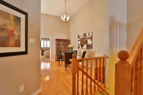2307 Newcastle Cres, House semidetached with 1 bedrooms, 2 bathrooms and 2 parking in Oakville ON | Image 4