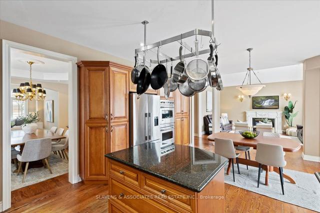 127 Spalding Rd, House detached with 4 bedrooms, 4 bathrooms and 4 parking in Toronto ON | Image 3