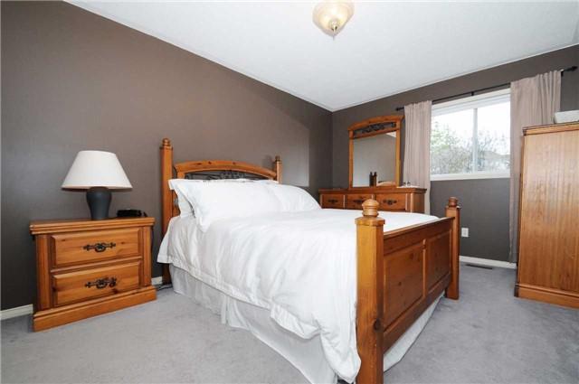 1001 Ridgemount Blvd, House detached with 3 bedrooms, 3 bathrooms and 2 parking in Oshawa ON | Image 13