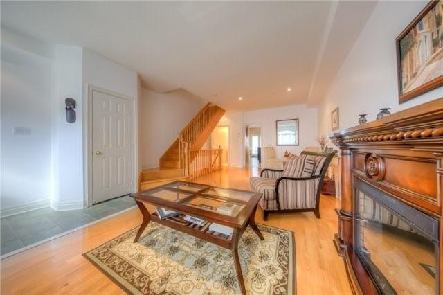 9 Algarve Cres, House semidetached with 3 bedrooms, 3 bathrooms and 2 parking in Toronto ON | Image 3