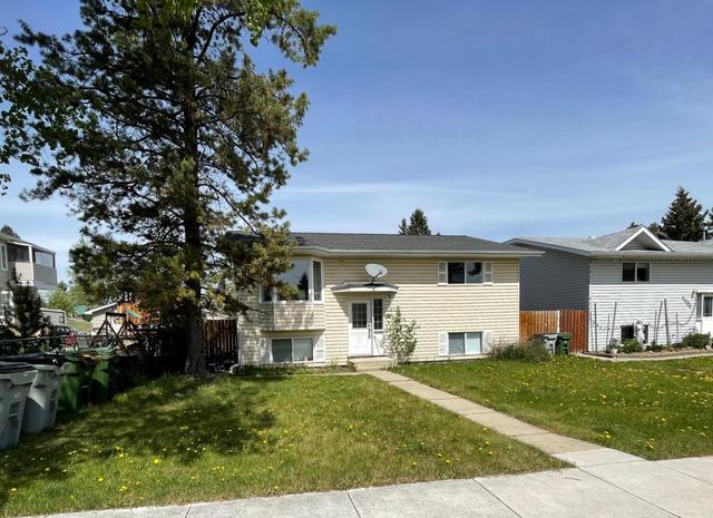 4810 16 Avenue, House detached with 5 bedrooms, 2 bathrooms and 2 parking in Edson AB | Image 2