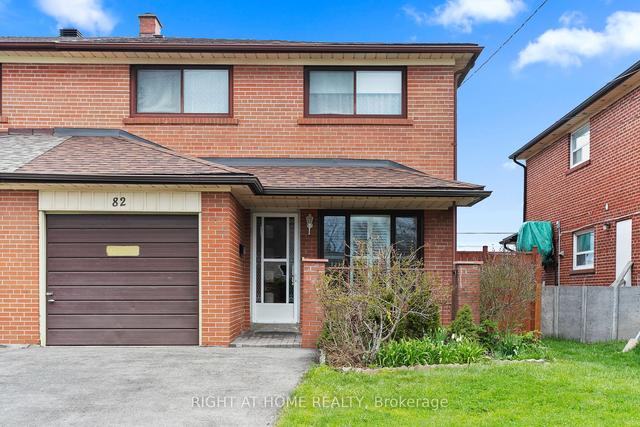 82 Tanjoe Cres, House semidetached with 4 bedrooms, 4 bathrooms and 3 parking in Toronto ON | Image 1
