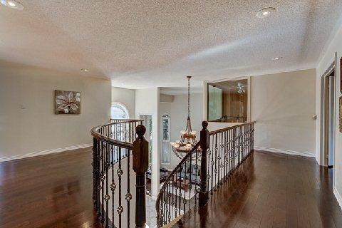9 Highview Cres, House detached with 4 bedrooms, 5 bathrooms and 7 parking in Richmond Hill ON | Image 7