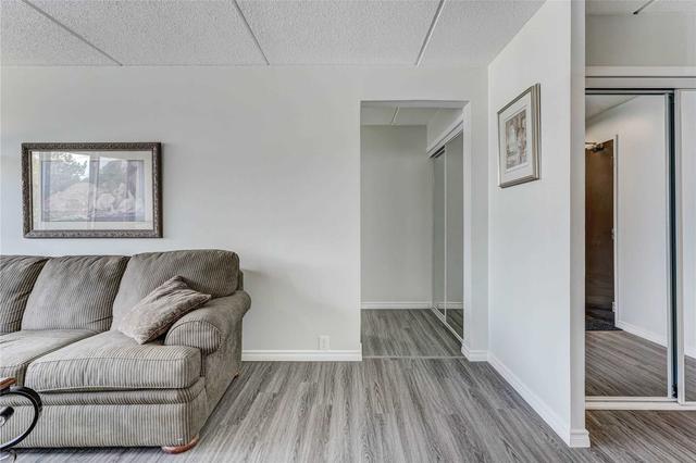 216 - 2 Glamorgan Ave, Condo with 2 bedrooms, 1 bathrooms and 1 parking in Toronto ON | Image 4