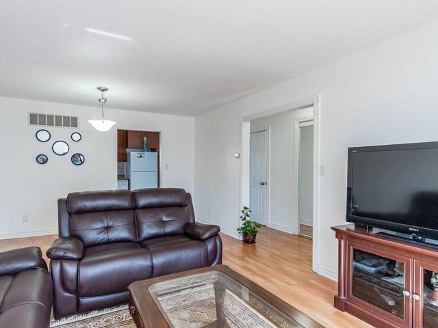 86 Morley Cres, Townhouse with 3 bedrooms, 2 bathrooms and 2 parking in Brampton ON | Image 26