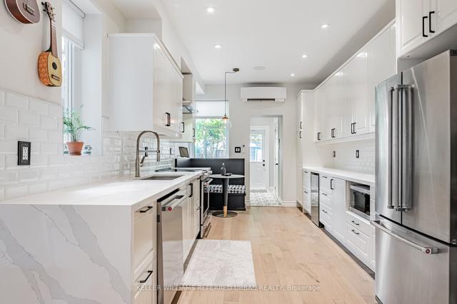 510 Crawford St, House attached with 4 bedrooms, 4 bathrooms and 2 parking in Toronto ON | Image 2