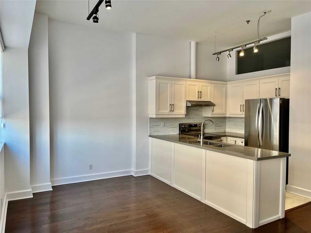 404 - 700 King St W, Condo with 2 bedrooms, 2 bathrooms and 1 parking in Toronto ON | Image 2
