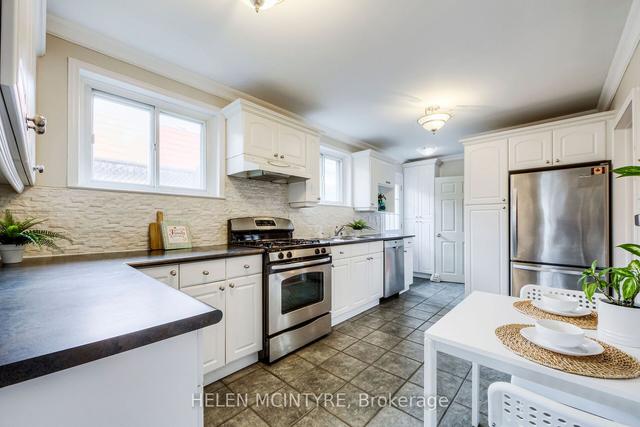 10 Humheller Rd, House detached with 2 bedrooms, 2 bathrooms and 5 parking in Toronto ON | Image 8