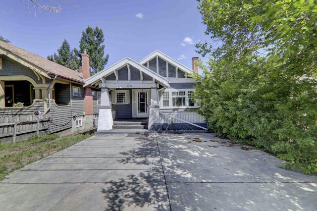 2134 17 Avenue Sw, House detached with 3 bedrooms, 2 bathrooms and 3 parking in Calgary AB | Image 2